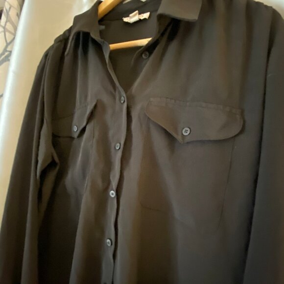 Flowy Blouse with wrist cuffs - Picture 3 of 6